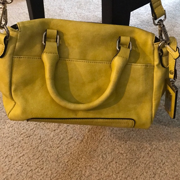 Yellow Steve Madden bag with long shoulder strap - Picture 3 of 5